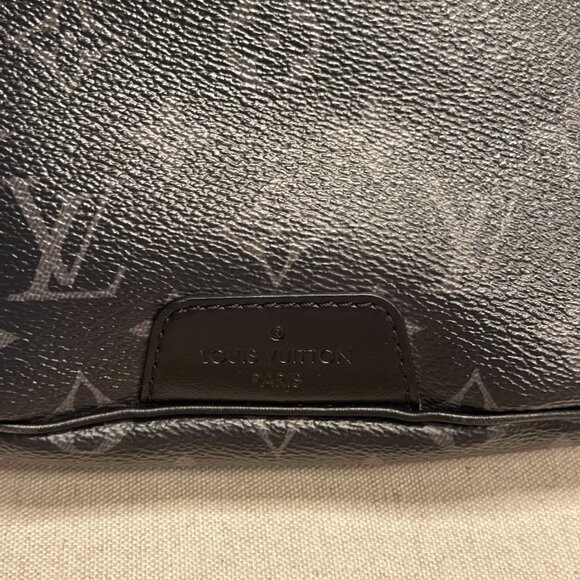 Louis Vuitton Discovery Bumbag - Picture 4 of 9